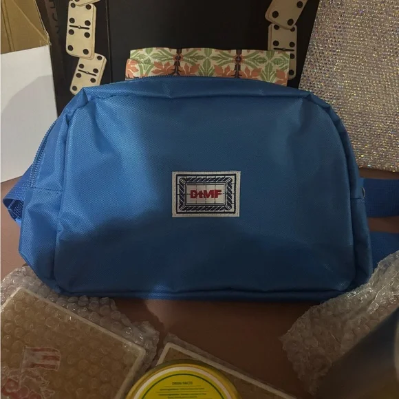 Bad Bunny Residency DTMF VIP Set - Picture 9 of 13